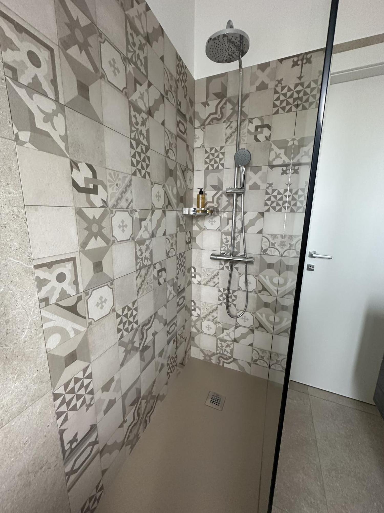 Appartamento Deluxe Fronte Ospedale 莱尼亚戈 外观 照片