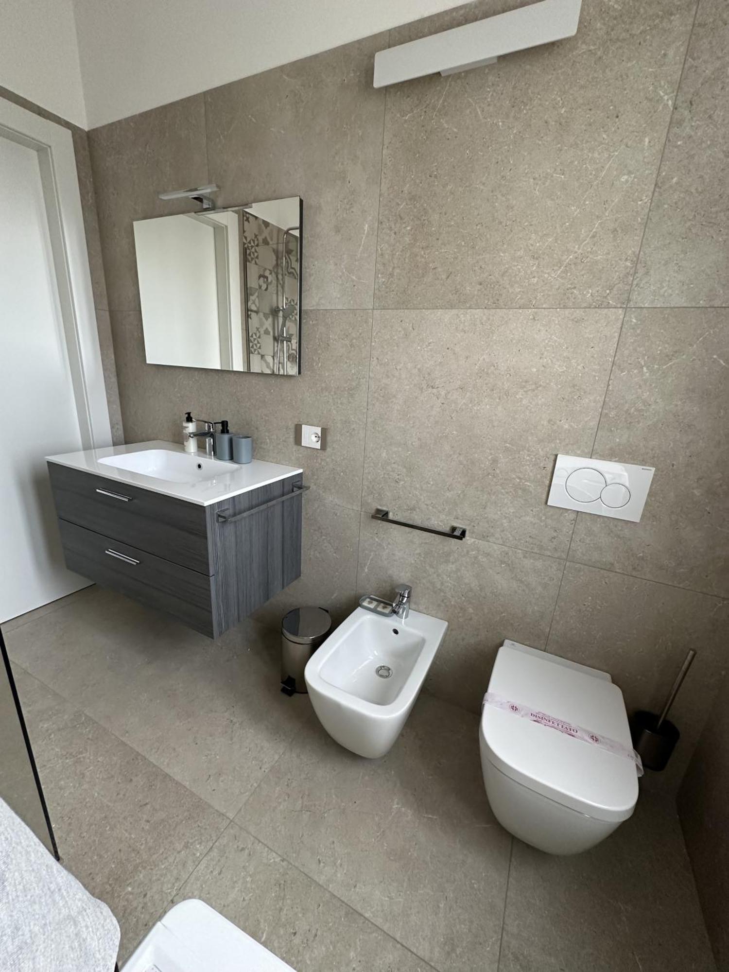 Appartamento Deluxe Fronte Ospedale 莱尼亚戈 外观 照片