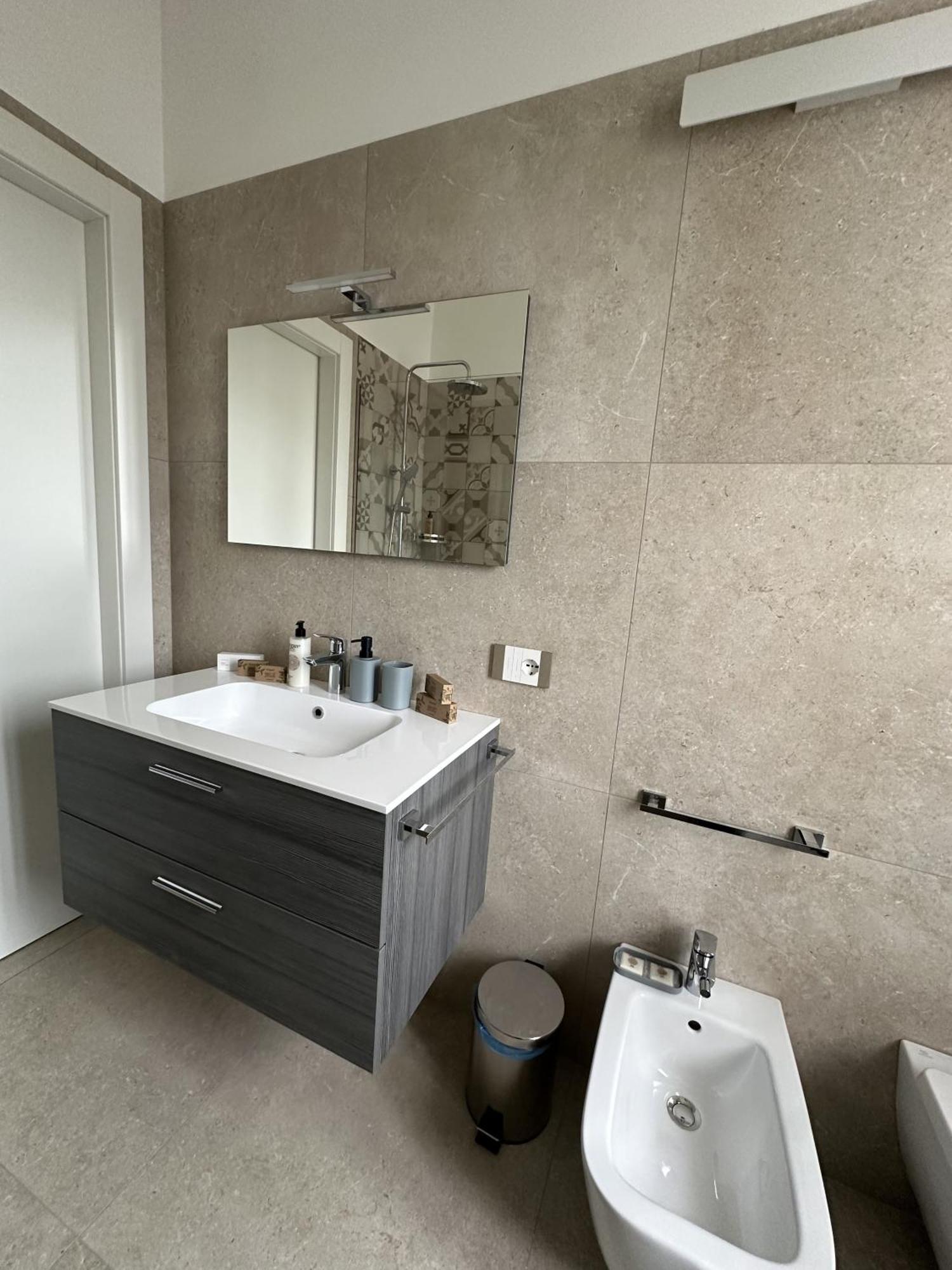 Appartamento Deluxe Fronte Ospedale 莱尼亚戈 外观 照片